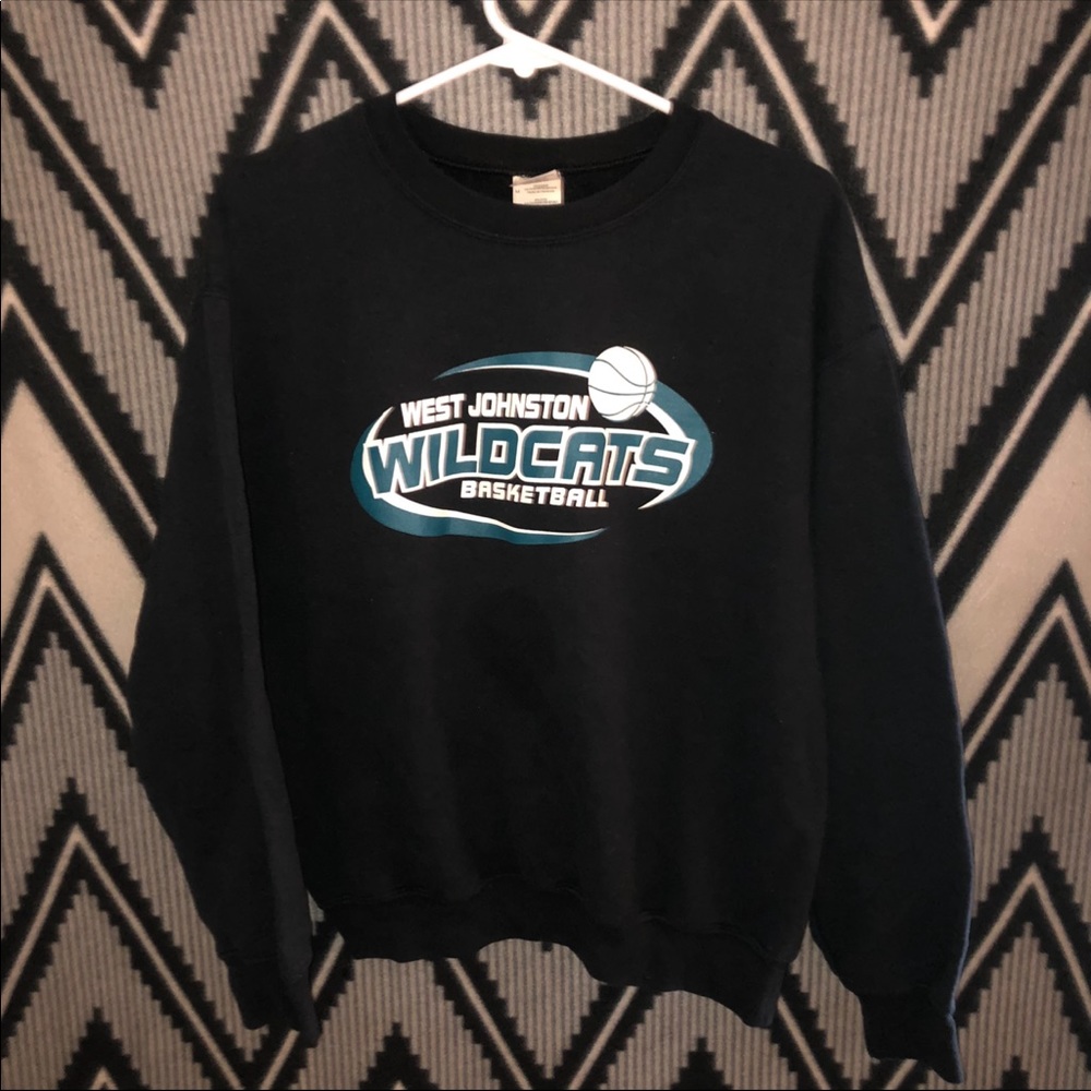 Gildan sweater